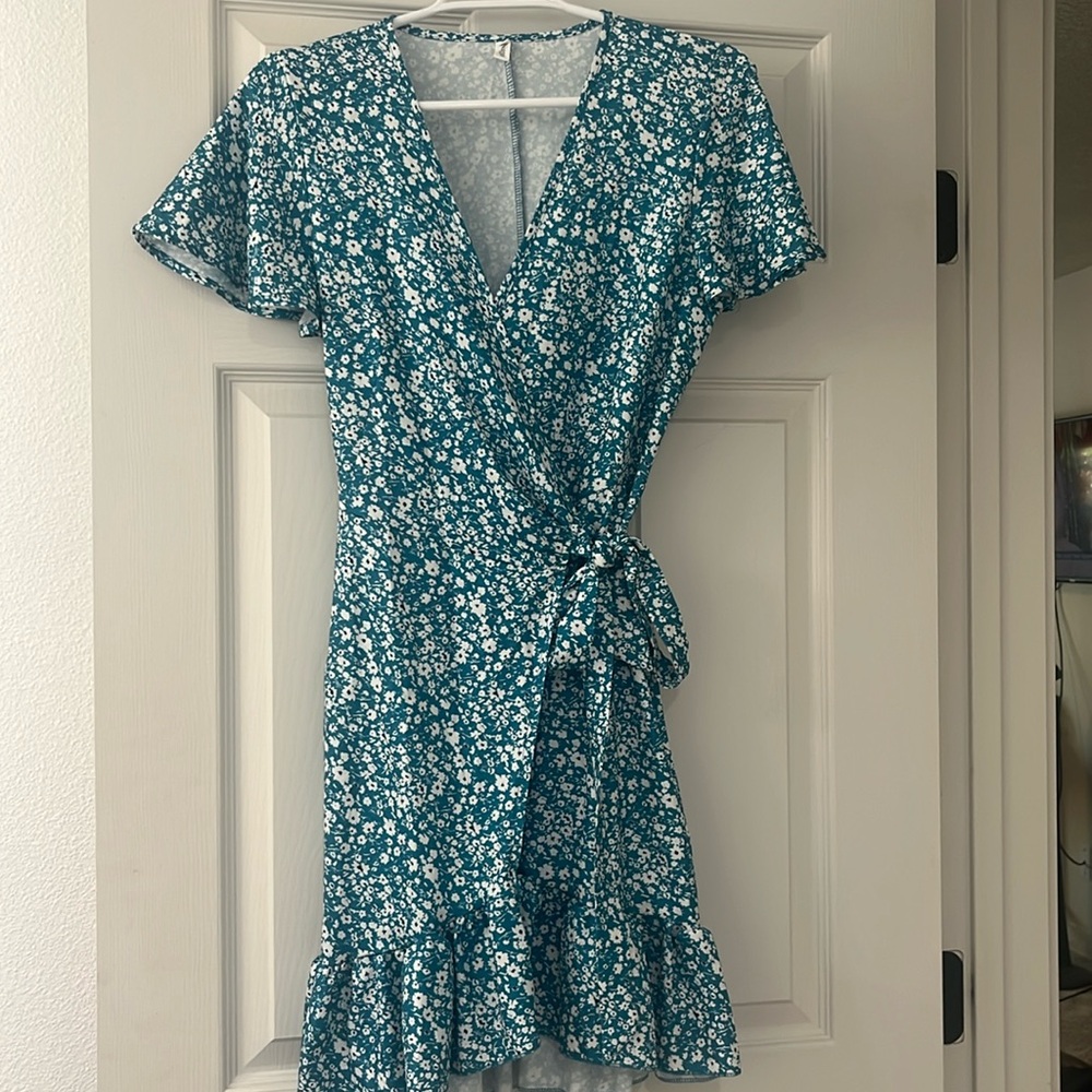 Flutter sleeve tie wrap dress